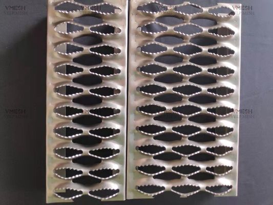 Yüksek Mukavemetli Gümüş Elmas Delik Kavrama Dikme Güvenlik Izgarası 300mm Genişlik