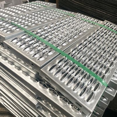 Endüstriyel yürüyüş yolları için galvanizli çelik elmas tutma ızgaraları