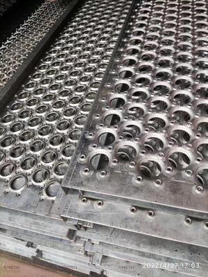 Alüminyum 3,5 mm yuvarlak delikli merdiven tabanları için kaymaz güvenlik ızgaraları