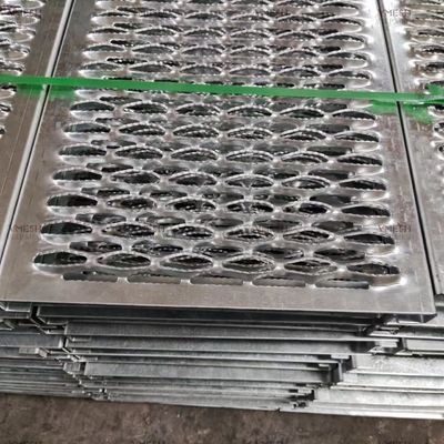 Fabrika Özelleştirilmiş Testereli Elmas Delikli Metal Yürüyüş Yolu Izgarası