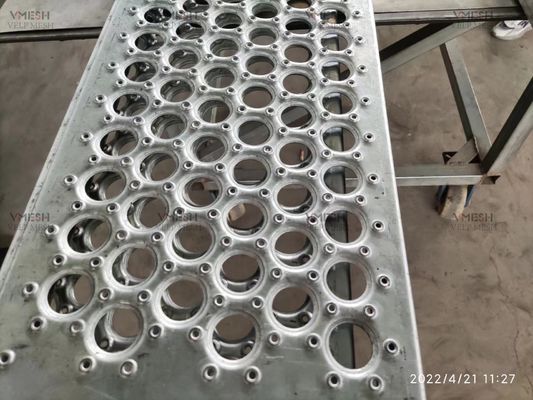 Endüstriyel yürüyüş yolları için galvanizli çelik elmas tutma ızgaraları