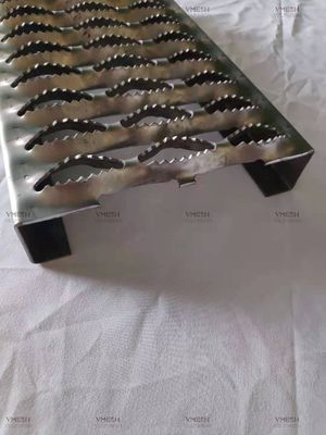 Endüstriyel yürüyüş yolları için galvanizli çelik elmas tutma ızgaraları