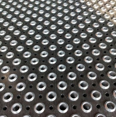 Güvenlik Yürüyüş Yolu için Galvanizli Delikli Sac Metal Örgü Paneller