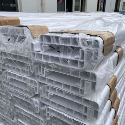 Beyaz 5ft x 8ft 4 raylı PVC at çit çevre dostu vinil