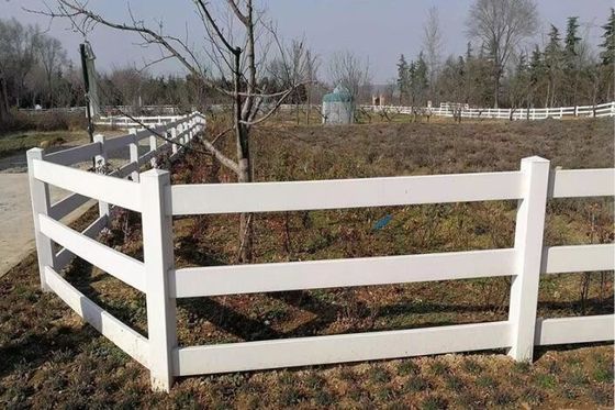 Beyaz PVC Çiftlik Plastik At Çitleri Yüksekliği 1.5m 1.8m