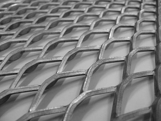 4 mm 5 mm Karbon Çelik Genişletilmiş Metal Mesh Çapraz Plaka Ağı Yürüyüş Platformu İçin