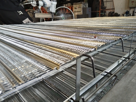 Galvanizli Genişletilmiş Metal Ağı Çimento döküm kalıbı yüzme havuzu inşaatı için
