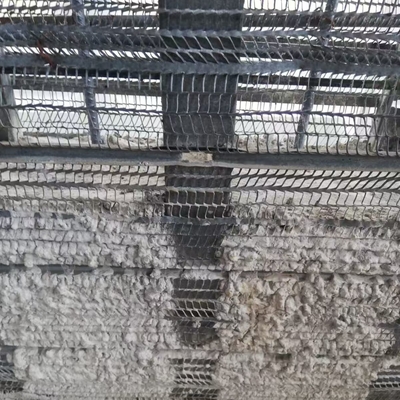 Afrika'daki yüzme havuzu inşaatında beton kalıplama için galvanizli çelik Hy Rib Mesh