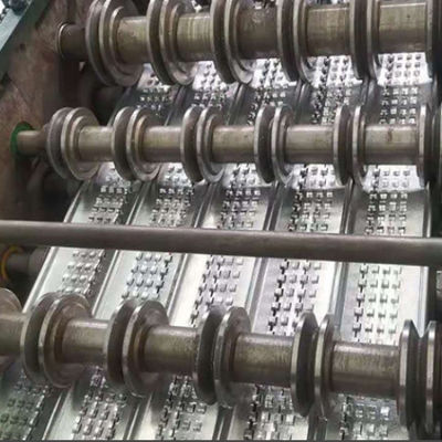 Galvanizli Yüksek Kaburgalı Hasır Kalıp İşleri İnşaat için 0.45m x 2m