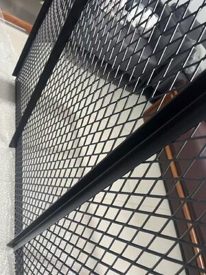 Yüksek yük kapasitesi için tasarlanmış sağlam Metal Elmas Ağı Pencere Kuyu Kapakları