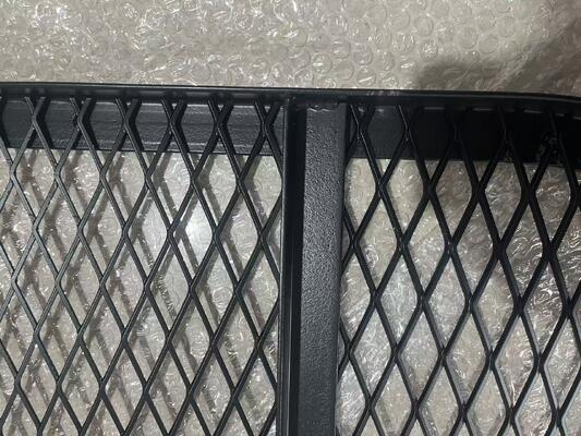 Güçlendirilmiş Sıcak Dip Galvanizli Genişletilmiş Metal Mesh Pencere Kuyu Kapakları Üstün Ağırlık Taşıma