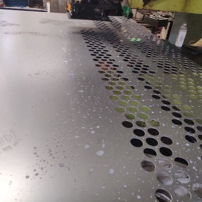 Dekoratif cepheler Perforated Metal Mesh Alüminyum Özel delik tasarımı