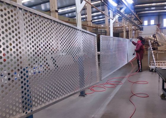 Dış duvar dekorasyonu için özel alüminyum delikli metal paneller