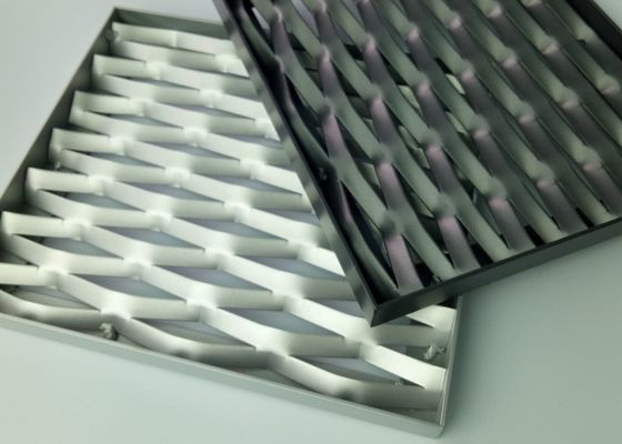Makine Ekipman Koruması için Özelleştirilmiş HDG Metal Malzeme Genişletilmiş Metal Hasır Güvenlik Çiti