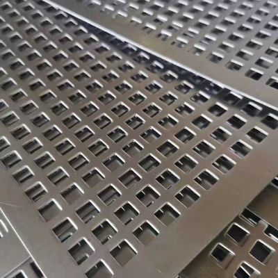 PVDF Dekoratif Alüminyum Kare Delik Perforasyonlu Metal Ağı Duvar Perdesine