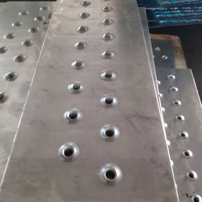 Çatı yürüyüş yolları için paslanmaz çelik 3 mm yuvarlak delikli güvenlik ızgaraları