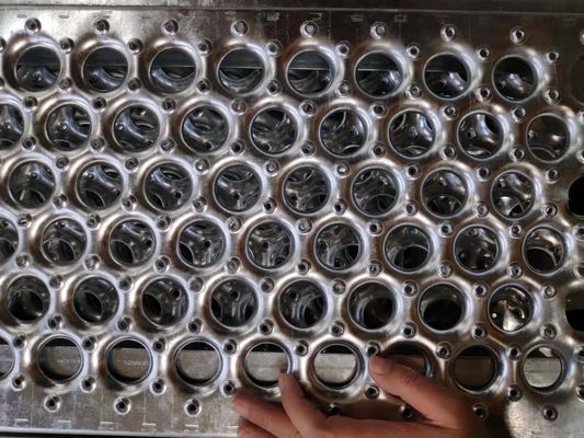 Çatı yürüyüş yolları için paslanmaz çelik 3 mm yuvarlak delikli güvenlik ızgaraları