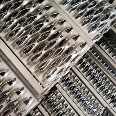 Kalınlık 2.0-4.0mm Kavrama Dikme Tahta Izgara Elmas Tahta Izgara Kayma Direnci