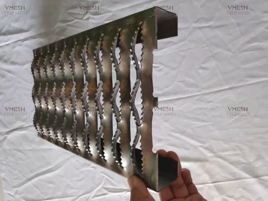 Kayma Önleyici Delikli Metal Plaka Geçit Kavrama Dikme Güvenlik Izgarası 2.0-4.0mm
