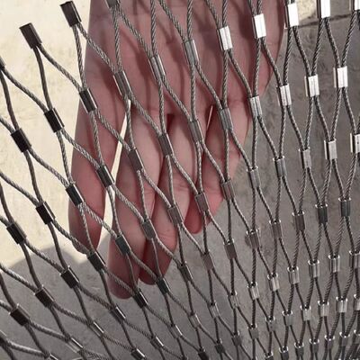 Düşme koruması için germe ferrule kırpılmış tel ip ağı