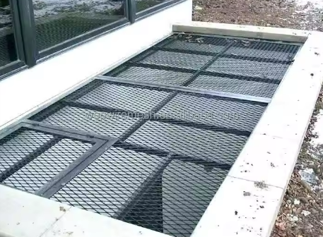 Yüksek yük kapasitesi için tasarlanmış sağlam Metal Elmas Ağı Pencere Kuyu Kapakları