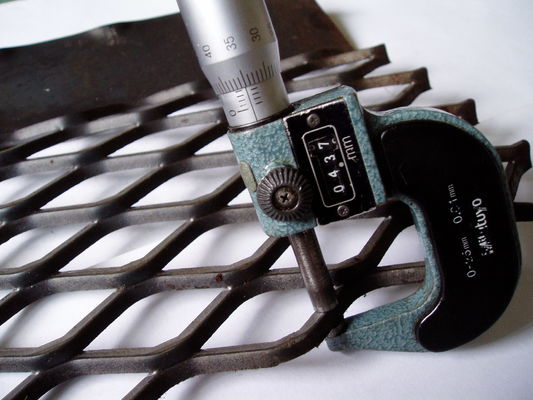 Geçit kayma direnci için 2-8mm Genişletilmiş Galvanizli Çelik Hasır