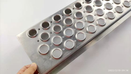 Yükseltilmiş Yuvarlak Delikli Çatı Güvenlik Yürüme Yolu Çelik Izgara Endüstriyel